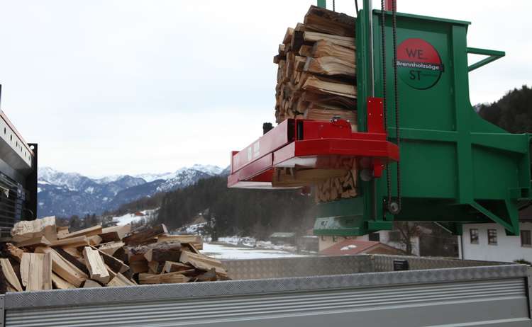 Demonstration Brennholzsäge Landtechnik Stanggassinger